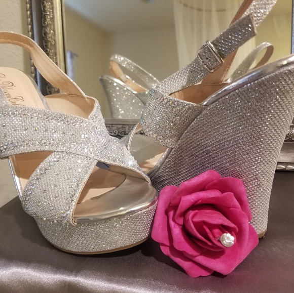 Shoes - Picture 2 of 4